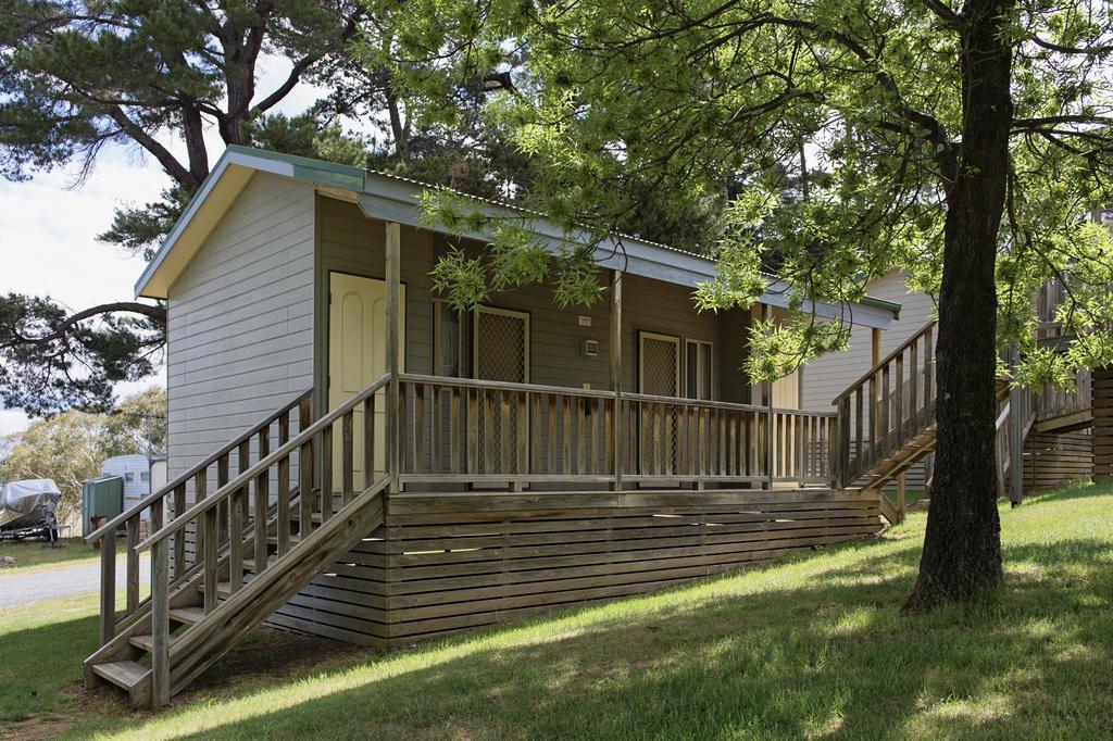 Rainbow Pines Tourist Caravan Park Адаминаби Экстерьер фото